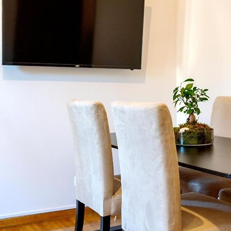 Luxury Apartment In Kolonaki Athens - Sleeps 4 Eksteriør billede